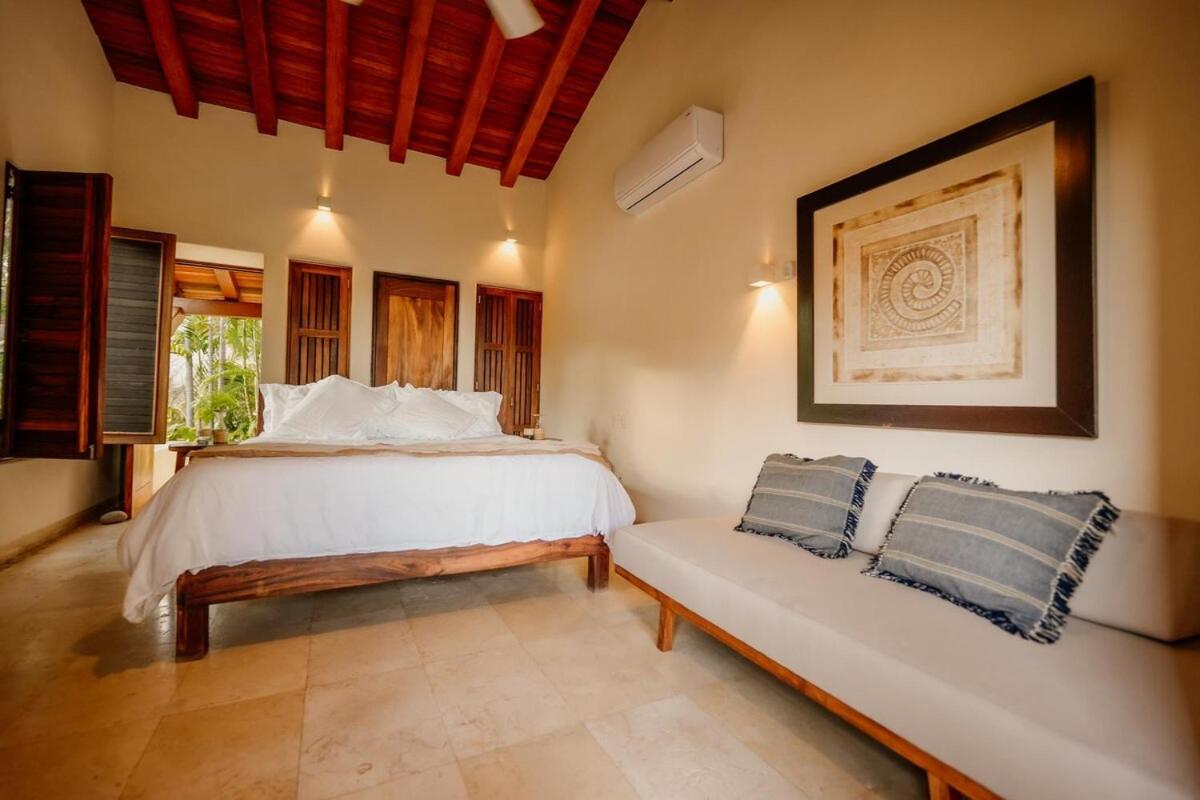 Dream Villa With Private Beach And Catering Сиуатанехо Екстериор снимка