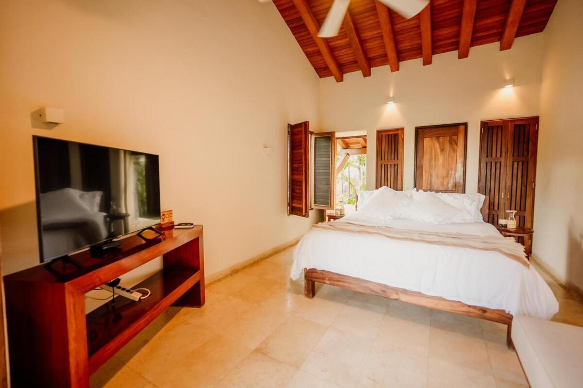 Dream Villa With Private Beach And Catering Сиуатанехо Екстериор снимка