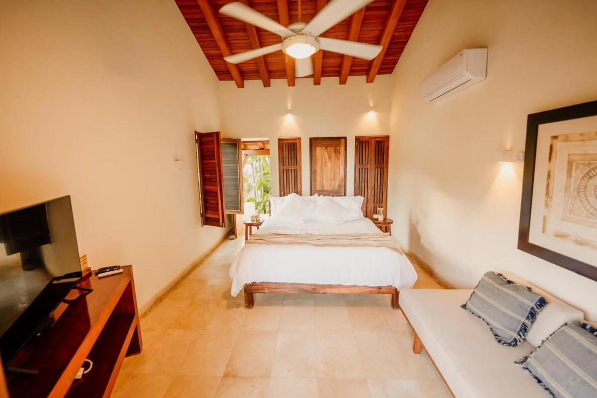 Dream Villa With Private Beach And Catering Сиуатанехо Екстериор снимка