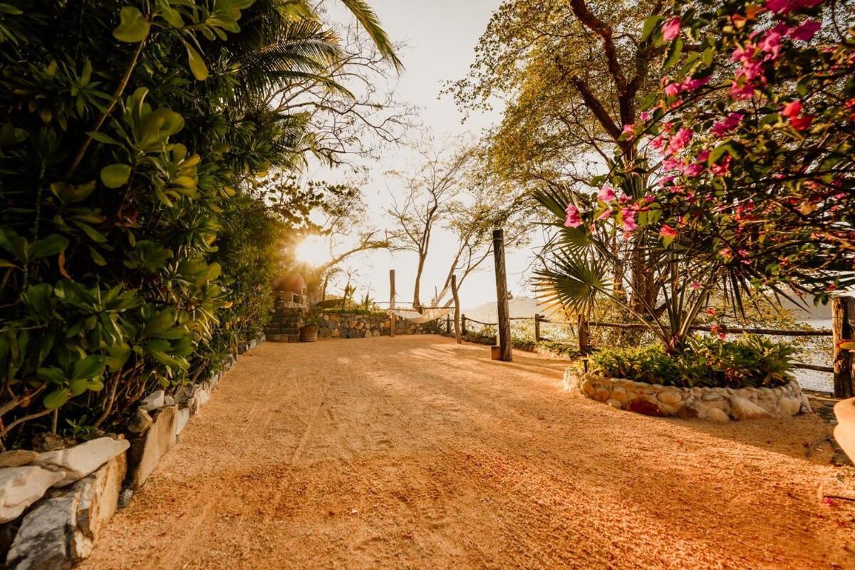 Dream Villa With Private Beach And Catering Сиуатанехо Екстериор снимка